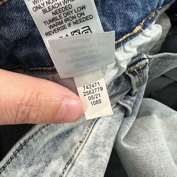 M Jeans By Maurices Button Fly High Rise Raw Hem Jeans - Picture 9 of 10